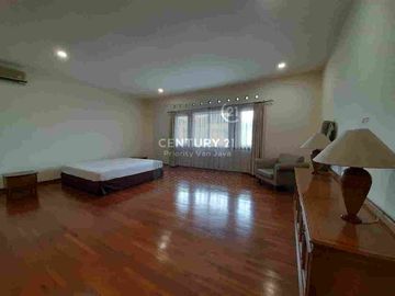 Rumah Lux Full Furnished di Cipaku
Bandung Utara