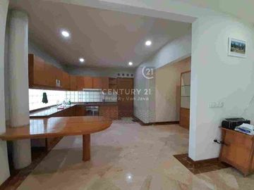 Rumah Lux Full Furnished di Cipaku
Bandung Utara