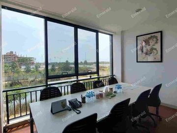 Rukan View Danau Furnished Cantik PIK 2