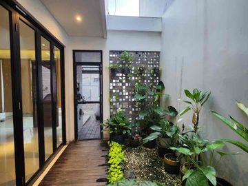 Jaksel Town House  rumah bagus aesthetic siap huni
