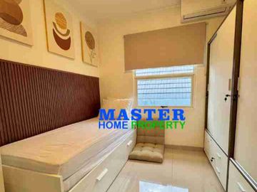 Rumah Tingkat Furnished Hadap Utara Dijual