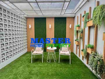 Rumah Tingkat Furnished Hadap Utara Dijual