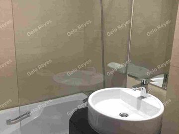 One Central Condominium 2Bedroom For Lease Salcedo Makati