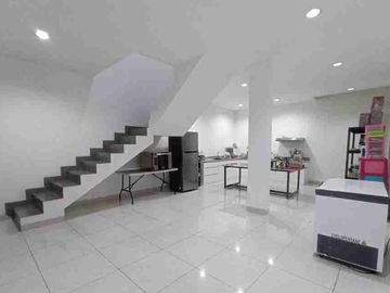 Rumah 2,5lantai Semi Furnished Cluster Mississippi JGC jual cepat bisa KPR