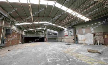 Nave industrial en venta a un costado del deportivo de Volkswagen en la recta Cholula antes de la salida a periférico dirección autopista, cuenta con subestación eléctrica, oficinas, baños y todo para llevar tu producción a otro nivel.
