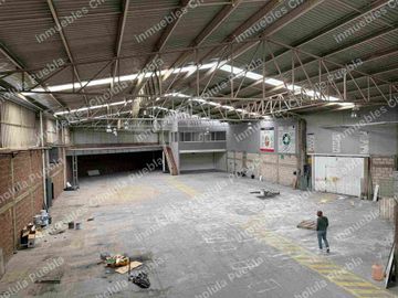 Nave industrial en venta a un costado del deportivo de Volkswagen en la recta Cholula antes de la salida a periférico dirección autopista, cuenta con subestación eléctrica, oficinas, baños y todo para llevar tu producción a otro nivel.