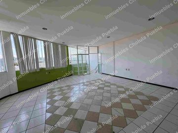 Nave industrial en venta a un costado del deportivo de Volkswagen en la recta Cholula antes de la salida a periférico dirección autopista, cuenta con subestación eléctrica, oficinas, baños y todo para llevar tu producción a otro nivel.