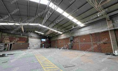 Nave industrial en venta a un costado del deportivo de Volkswagen en la recta Cholula antes de la salida a periférico dirección autopista, cuenta con subestación eléctrica, oficinas, baños y todo para llevar tu producción a otro nivel.