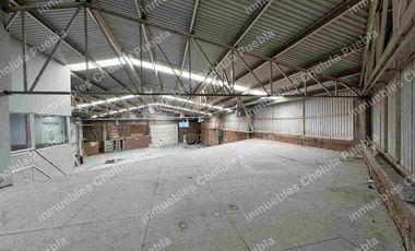 Nave industrial en venta a un costado del deportivo de Volkswagen en la recta Cholula antes de la salida a periférico dirección autopista, cuenta con subestación eléctrica, oficinas, baños y todo para llevar tu producción a otro nivel.