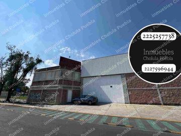 Nave industrial en venta a un costado del deportivo de Volkswagen en la recta Cholula antes de la salida a periférico dirección autopista, cuenta con subestación eléctrica, oficinas, baños y todo para llevar tu producción a otro nivel.