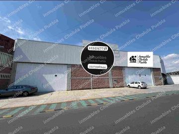 Nave industrial en venta a un costado del deportivo de Volkswagen en la recta Cholula antes de la salida a periférico dirección autopista, cuenta con subestación eléctrica, oficinas, baños y todo para llevar tu producción a otro nivel.