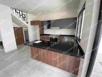 SE RENTA CASA AMPLIA EN RESIDENCIAL ARBOLADA BY CUMBRES II, 3 RECÁMARAS, ALBERCA PRIVADA, CUARTO DE SEVICIO. AMENIDADES. SEGURIDAD 24 HORAS.