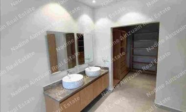 SE RENTA CASA AMPLIA EN RESIDENCIAL ARBOLADA BY CUMBRES II, 3 RECÁMARAS, ALBERCA PRIVADA, CUARTO DE SEVICIO. AMENIDADES. SEGURIDAD 24 HORAS.