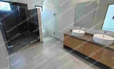 SE RENTA CASA AMPLIA EN RESIDENCIAL ARBOLADA BY CUMBRES II, 3 RECÁMARAS, ALBERCA PRIVADA, CUARTO DE SEVICIO. AMENIDADES. SEGURIDAD 24 HORAS.