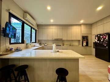 JUAL RUMAH MEWAH FURNISHED DE PARK CLUSTER HELICONIA BSD CITY