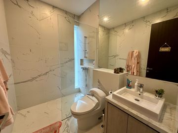JUAL RUMAH MEWAH FURNISHED DE PARK CLUSTER HELICONIA BSD CITY