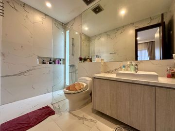 JUAL RUMAH MEWAH FURNISHED DE PARK CLUSTER HELICONIA BSD CITY