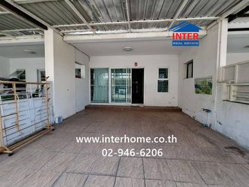 Two-story townhome, 17.7 sq.wah, Villa Chaophraya Village, near Wat Makham, Rangsit-Pathum Thani Road, Ban Klang Subdistrict, Mueang Pathum Thani, Pat