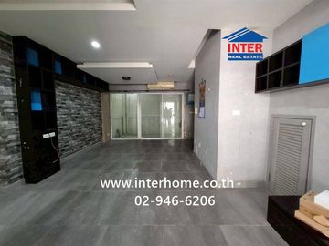Two-story townhome, 17.7 sq.wah, Villa Chaophraya Village, near Wat Makham, Rangsit-Pathum Thani Road, Ban Klang Subdistrict, Mueang Pathum Thani, Pat