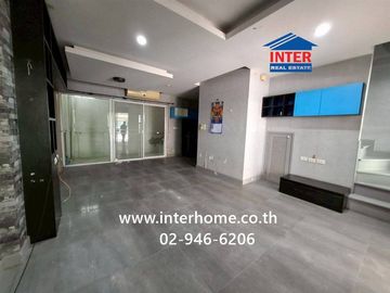 Two-story townhome, 17.7 sq.wah, Villa Chaophraya Village, near Wat Makham, Rangsit-Pathum Thani Road, Ban Klang Subdistrict, Mueang Pathum Thani, Pat
