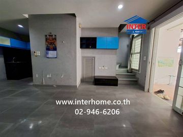 Two-story townhome, 17.7 sq.wah, Villa Chaophraya Village, near Wat Makham, Rangsit-Pathum Thani Road, Ban Klang Subdistrict, Mueang Pathum Thani, Pat