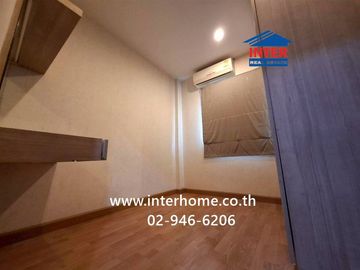 Two-story townhome, 17.7 sq.wah, Villa Chaophraya Village, near Wat Makham, Rangsit-Pathum Thani Road, Ban Klang Subdistrict, Mueang Pathum Thani, Pat