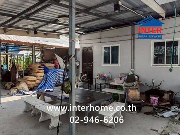 Single-story house + factory + workers' accommodation on a 286 sq.wah (approximately 1,114 sq.m) plot of land. Located near Khlong Sra School, Soi Wat