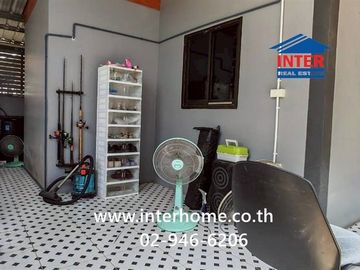 Single-story house + factory + workers' accommodation on a 286 sq.wah (approximately 1,114 sq.m) plot of land. Located near Khlong Sra School, Soi Wat