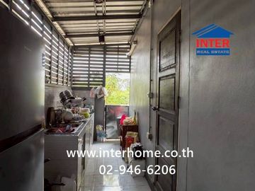 Single-story house + factory + workers' accommodation on a 286 sq.wah (approximately 1,114 sq.m) plot of land. Located near Khlong Sra School, Soi Wat