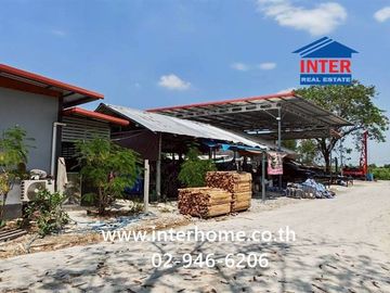 Single-story house + factory + workers' accommodation on a 286 sq.wah (approximately 1,114 sq.m) plot of land. Located near Khlong Sra School, Soi Wat
