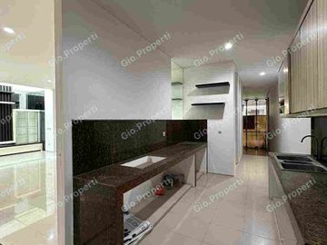 RUMAH CITRALAND TERDEPAN ROYAL PARK SIAP HUNI FULL BARU RENOVASI HITUNG TANAH