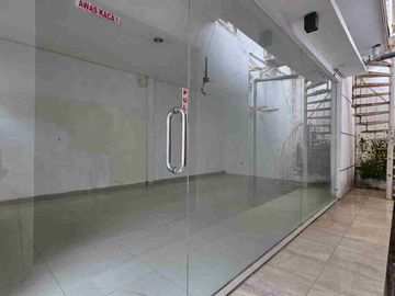 Ruang Usaha Ex Bank Tengah Kota Semarang di Gajah Mada Semarang Tengah