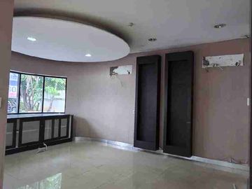 Ruang Usaha Ex Bank Tengah Kota Semarang di Gajah Mada Semarang Tengah
