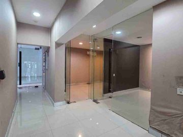Ruang Usaha Ex Bank Tengah Kota Semarang di Gajah Mada Semarang Tengah