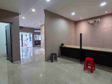 Ruang Usaha Ex Bank Tengah Kota Semarang di Gajah Mada Semarang Tengah