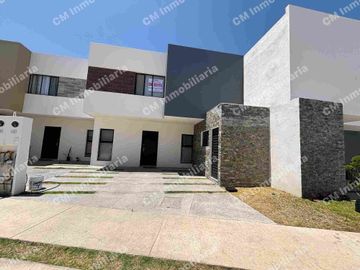 Casa AMPLIA en RENTA en Pozos ( sotavento ) semi nueva
