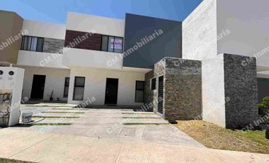 Casa AMPLIA en RENTA en Pozos ( sotavento ) semi nueva