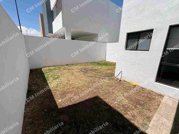 Casa AMPLIA en RENTA en Pozos ( sotavento ) semi nueva