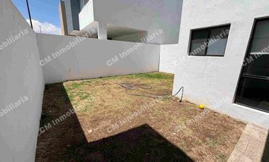 Casa AMPLIA en RENTA en Pozos ( sotavento ) semi nueva