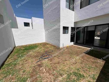Casa AMPLIA en RENTA en Pozos ( sotavento ) semi nueva