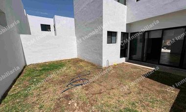 Casa AMPLIA en RENTA en Pozos ( sotavento ) semi nueva