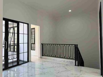 Dijual rumah bangunan baru araya malang