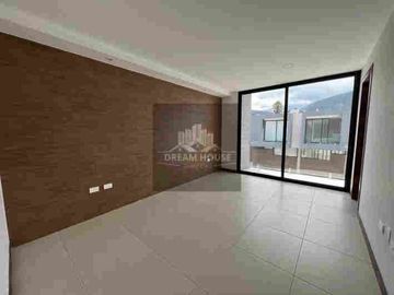 Venta de Casa de 4 Dormitorios, Sector Cumbayá, Ecuador