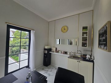 Dijual Rumah Mewah 2 Lantai Siap Huni di Komplek Gegerkalong Permai