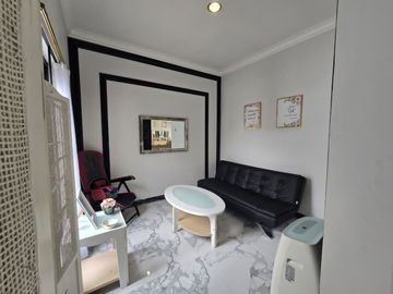 Dijual Rumah Mewah 2 Lantai Siap Huni di Komplek Gegerkalong Permai