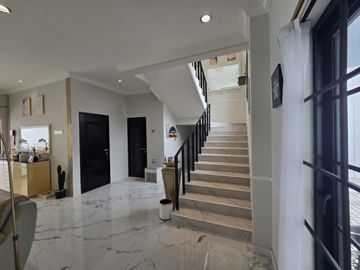 Dijual Rumah Mewah 2 Lantai Siap Huni di Komplek Gegerkalong Permai