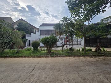 Dijual Rumah Mewah 2 Lantai Siap Huni di Komplek Gegerkalong Permai