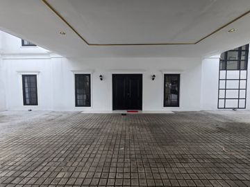 Dijual Rumah Mewah 2 Lantai Siap Huni di Komplek Gegerkalong Permai