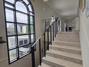 Dijual Rumah Mewah 2 Lantai Siap Huni di Komplek Gegerkalong Permai