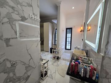 Dijual Rumah Mewah 2 Lantai Siap Huni di Komplek Gegerkalong Permai